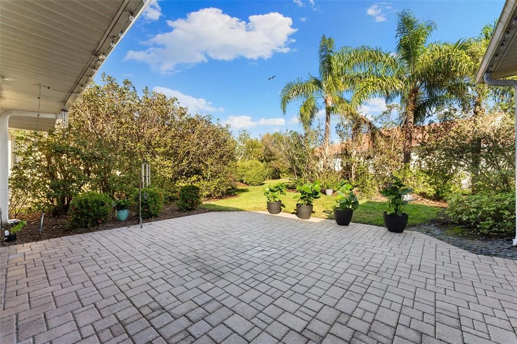 Под контрактом: $424,900 (3 спален, 2 ванн, 1864 Квадратных фут)