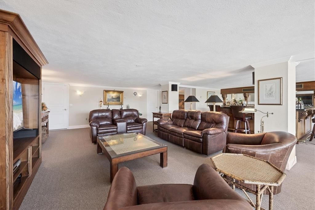 For Sale: $6,495,000 (6 beds, 6 baths, 6462 Square Feet)