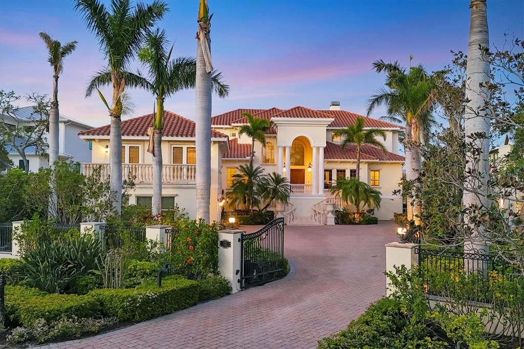 For Sale: $6,495,000 (6 beds, 6 baths, 6462 Square Feet)
