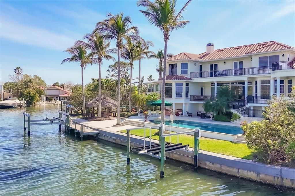 For Sale: $6,495,000 (6 beds, 6 baths, 6462 Square Feet)