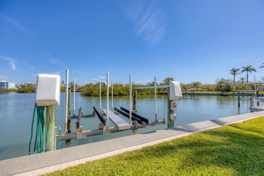 For Sale: $6,495,000 (6 beds, 6 baths, 6462 Square Feet)