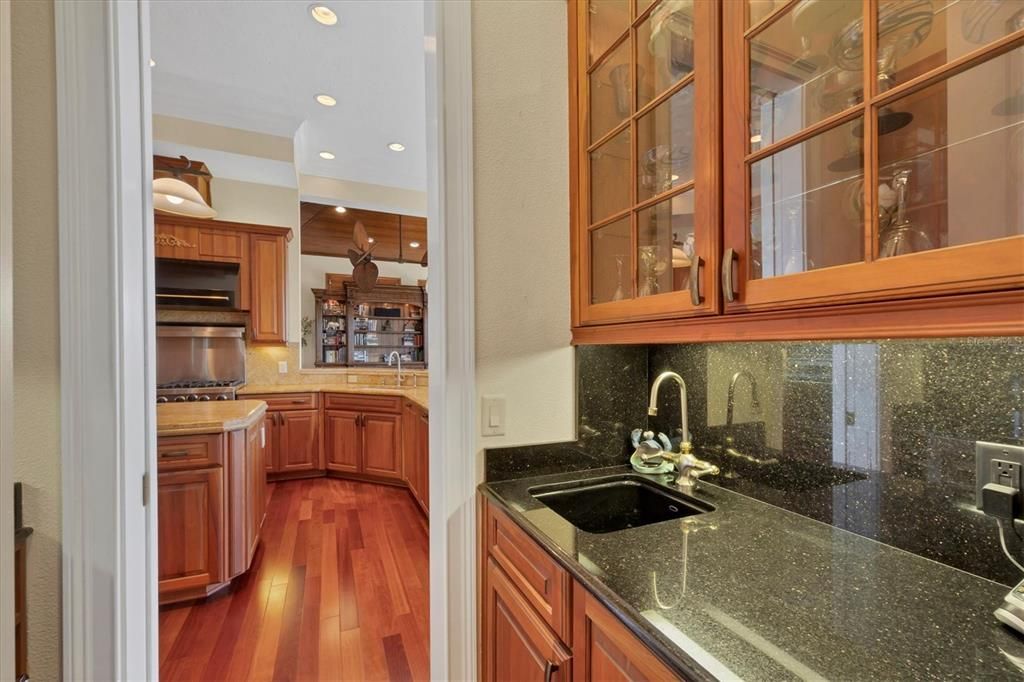 For Sale: $6,495,000 (6 beds, 6 baths, 6462 Square Feet)