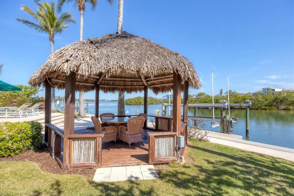 For Sale: $6,495,000 (6 beds, 6 baths, 6462 Square Feet)