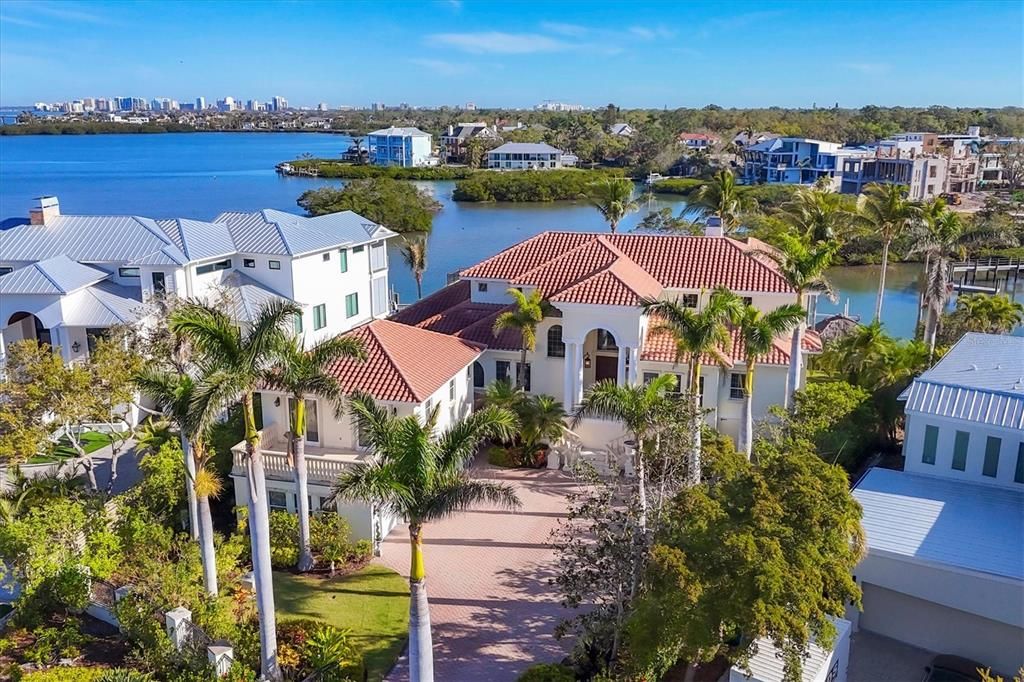 For Sale: $6,495,000 (6 beds, 6 baths, 6462 Square Feet)