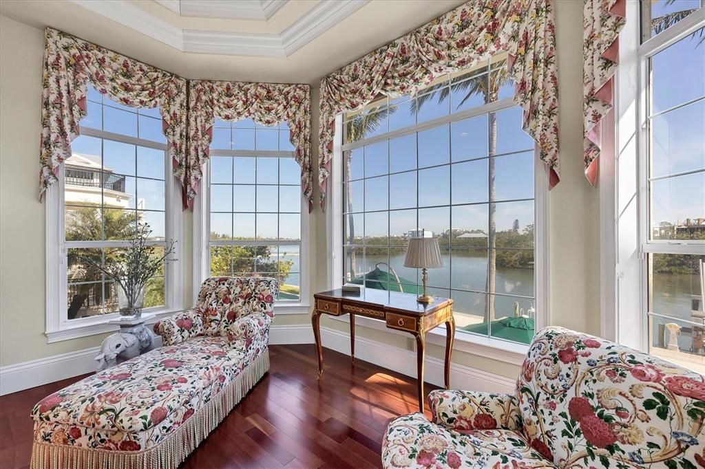 For Sale: $6,495,000 (6 beds, 6 baths, 6462 Square Feet)