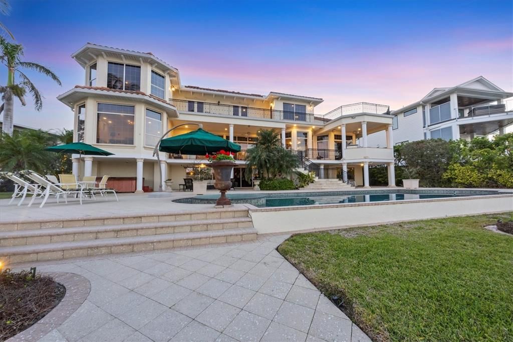 For Sale: $6,495,000 (6 beds, 6 baths, 6462 Square Feet)