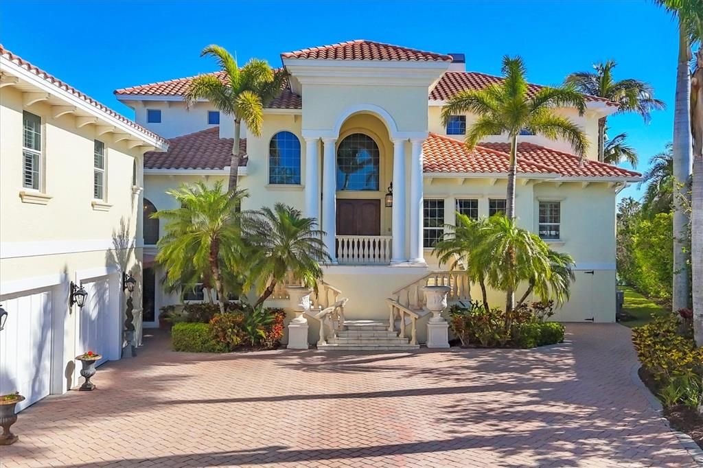 For Sale: $6,495,000 (6 beds, 6 baths, 6462 Square Feet)