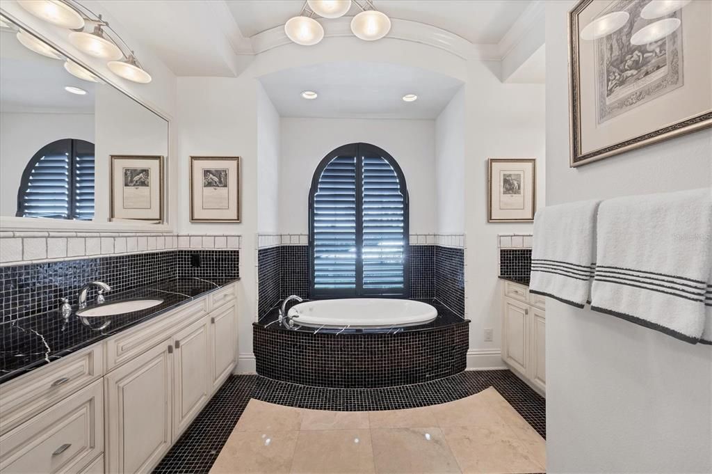 For Sale: $6,495,000 (6 beds, 6 baths, 6462 Square Feet)