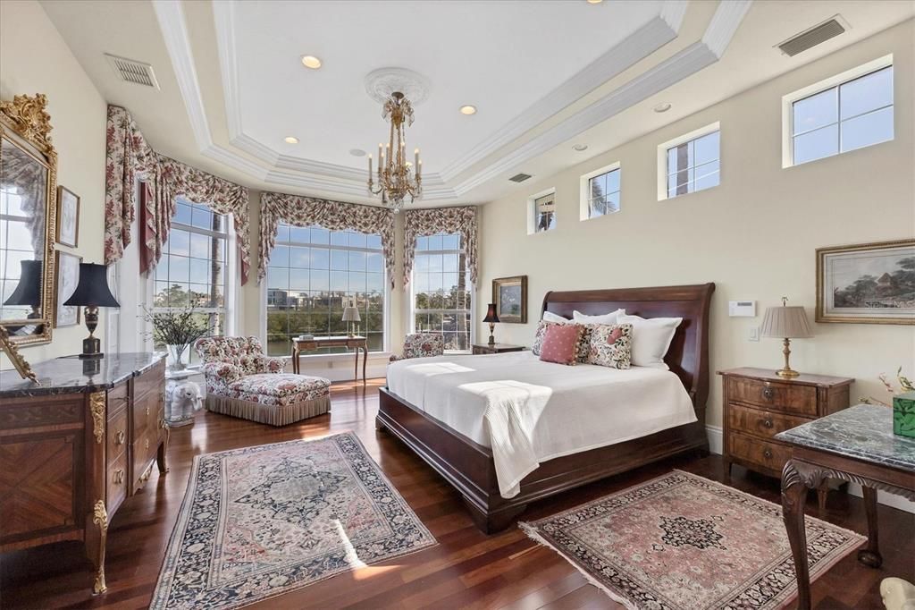 For Sale: $6,495,000 (6 beds, 6 baths, 6462 Square Feet)