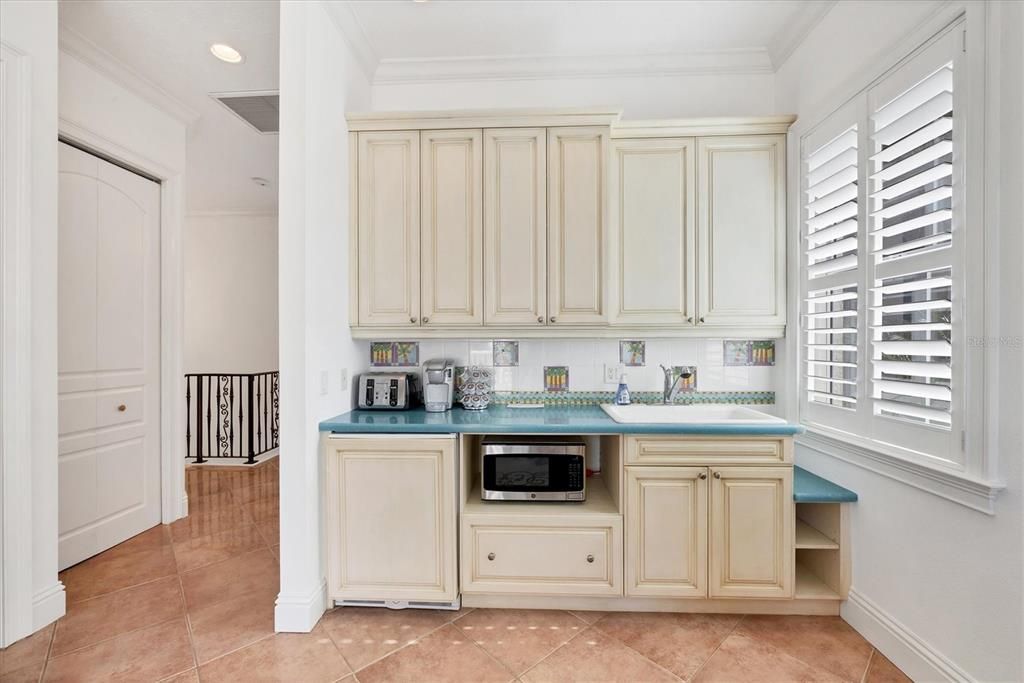 For Sale: $6,495,000 (6 beds, 6 baths, 6462 Square Feet)