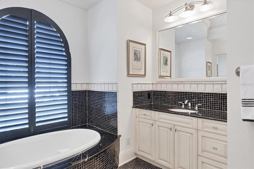 For Sale: $6,495,000 (6 beds, 6 baths, 6462 Square Feet)