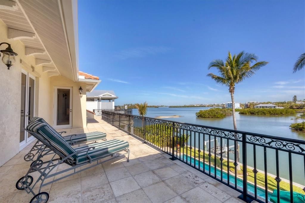 For Sale: $6,495,000 (6 beds, 6 baths, 6462 Square Feet)