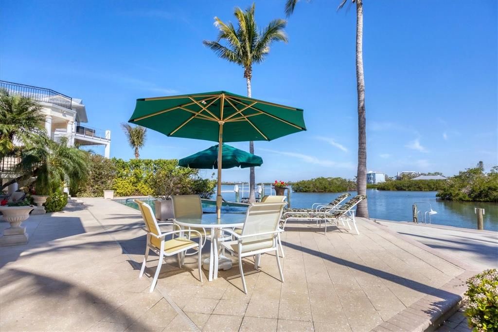For Sale: $6,495,000 (6 beds, 6 baths, 6462 Square Feet)