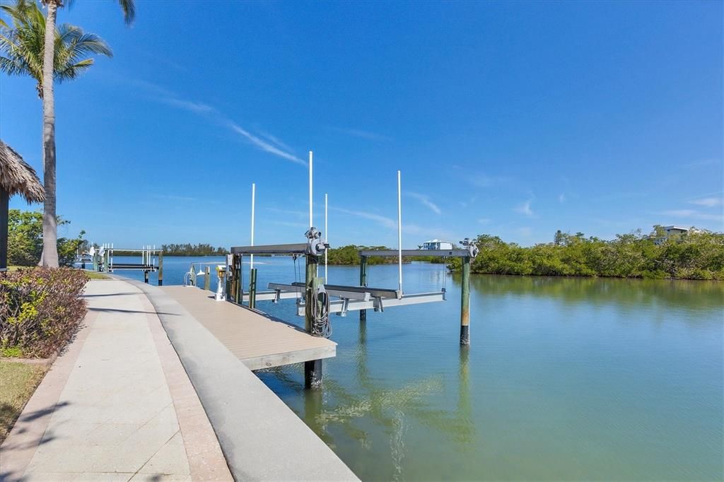 For Sale: $6,495,000 (6 beds, 6 baths, 6462 Square Feet)