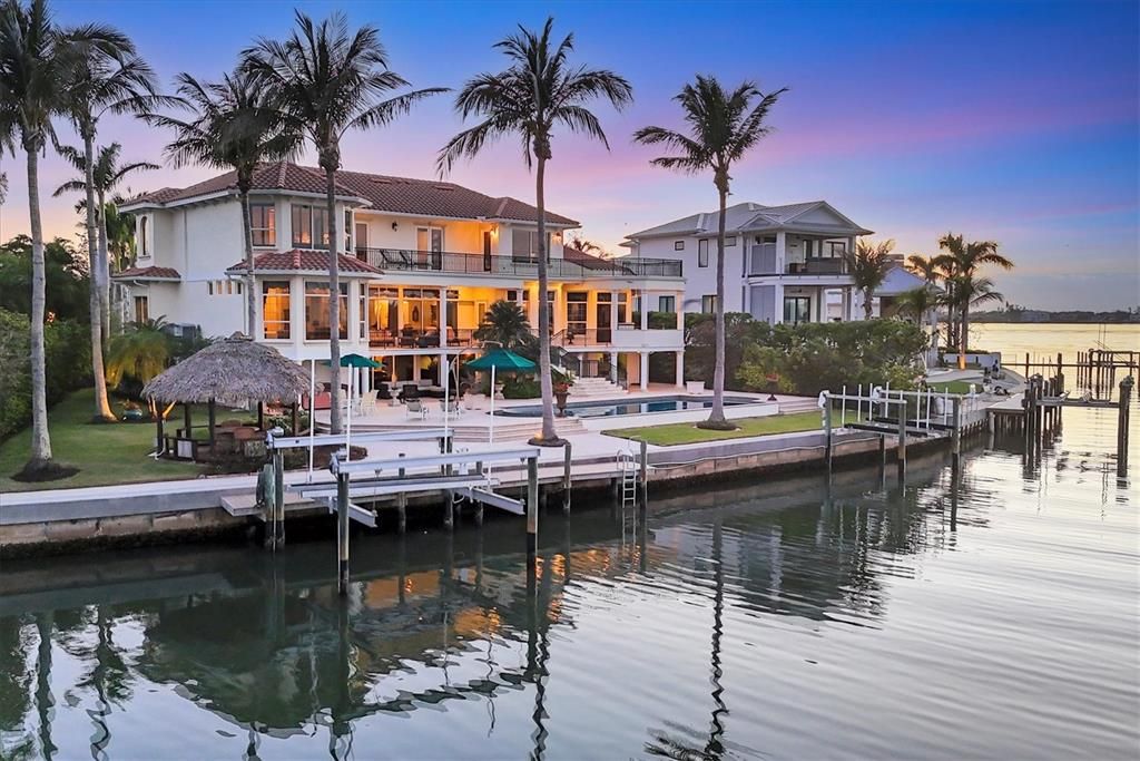 For Sale: $6,495,000 (6 beds, 6 baths, 6462 Square Feet)
