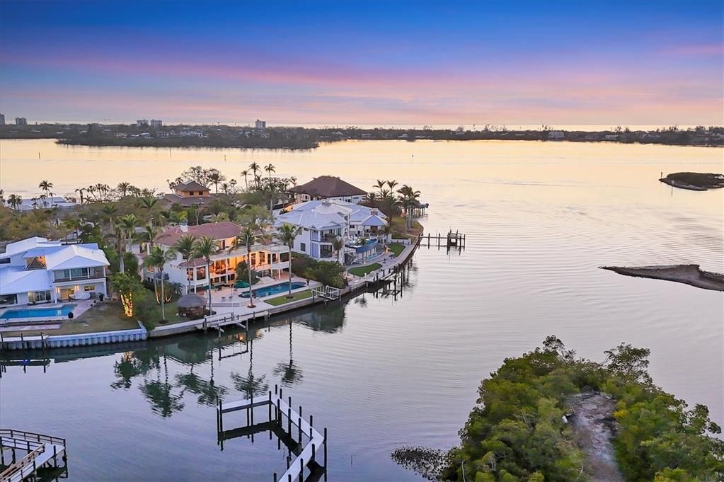 For Sale: $6,495,000 (6 beds, 6 baths, 6462 Square Feet)