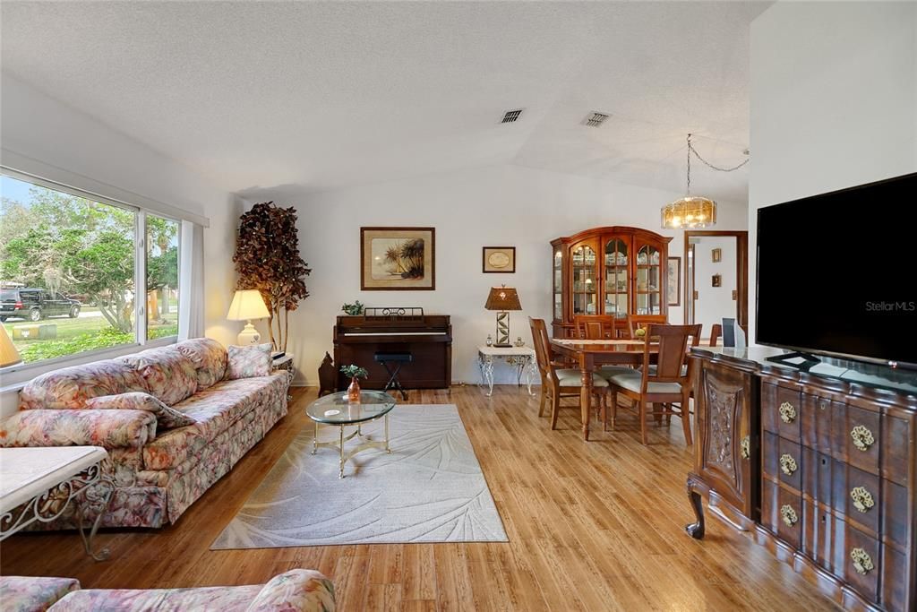 For Sale: $519,900 (3 beds, 2 baths, 1687 Square Feet)