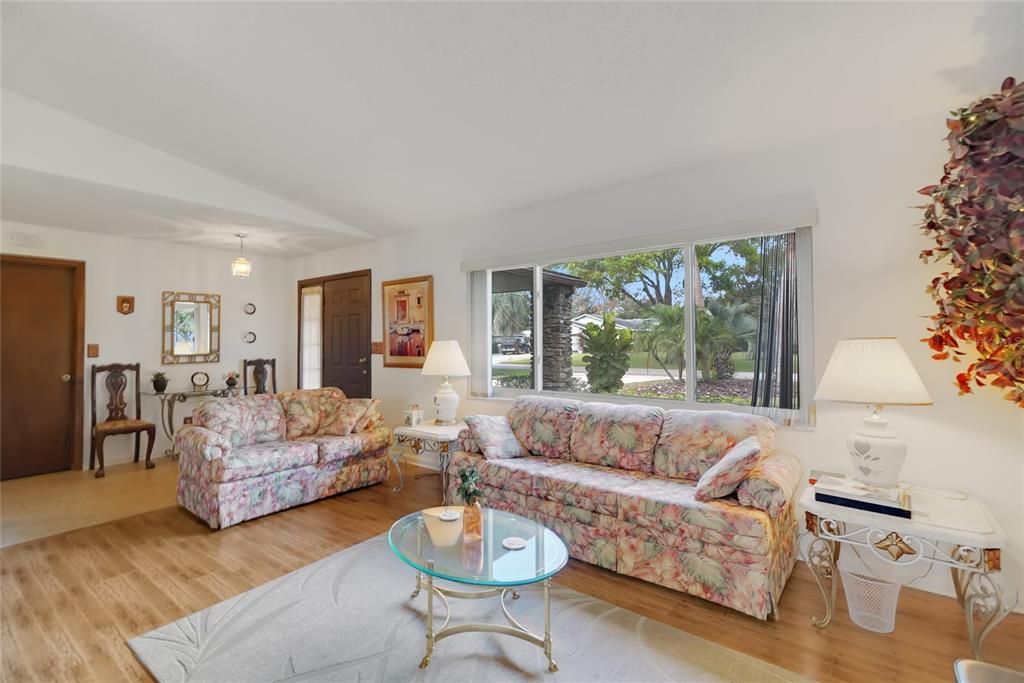 For Sale: $519,900 (3 beds, 2 baths, 1687 Square Feet)