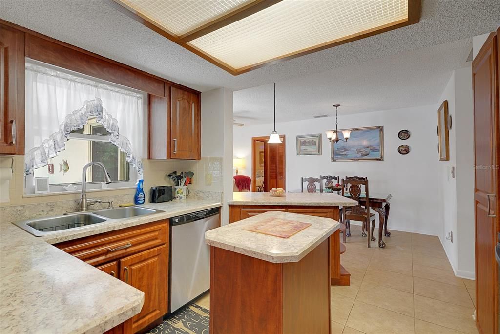 For Sale: $519,900 (3 beds, 2 baths, 1687 Square Feet)