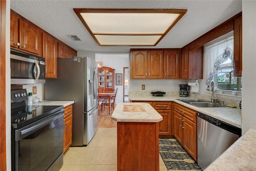 For Sale: $519,900 (3 beds, 2 baths, 1687 Square Feet)