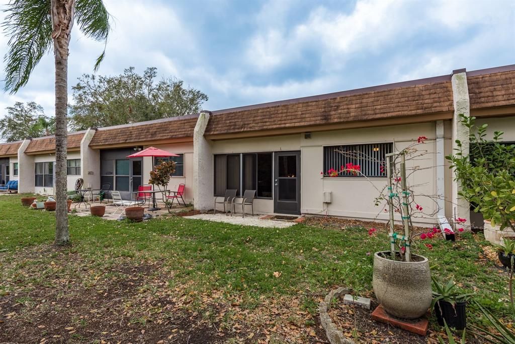 待售: $119,000 (2 贝兹, 1 浴室, 812 平方英尺)