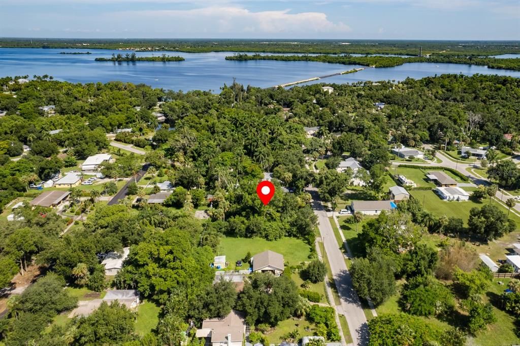 На продажу: $55,000 (0.16 acres)