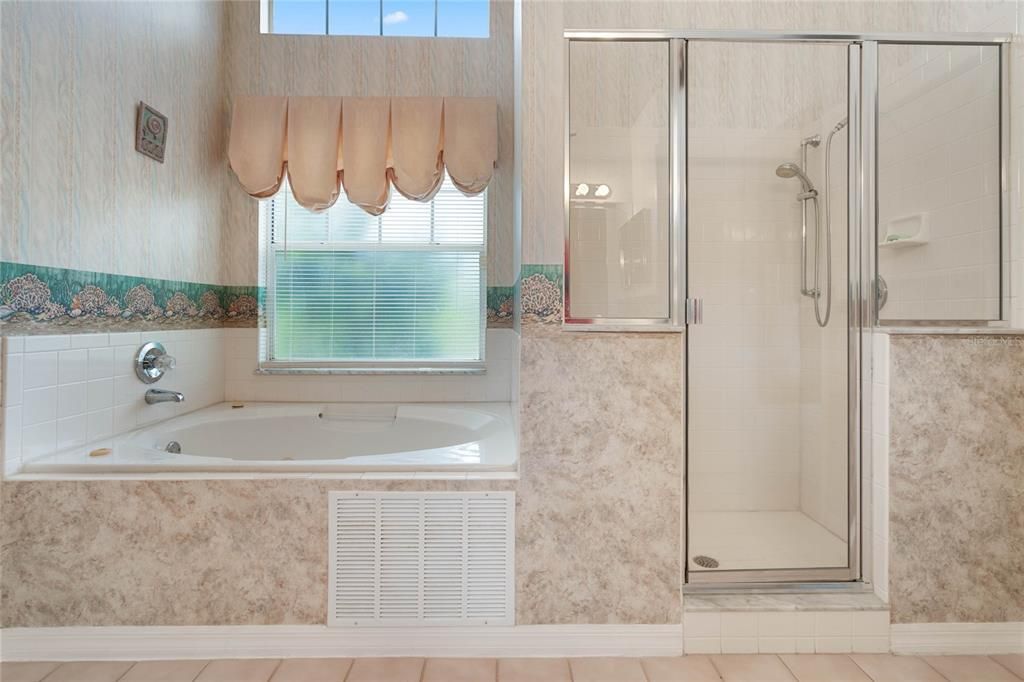 Active With Contract: $299,000 (2 beds, 2 baths, 1980 Square Feet)