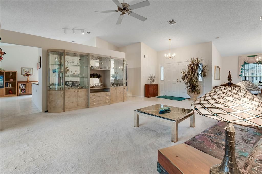 Active With Contract: $299,000 (2 beds, 2 baths, 1980 Square Feet)