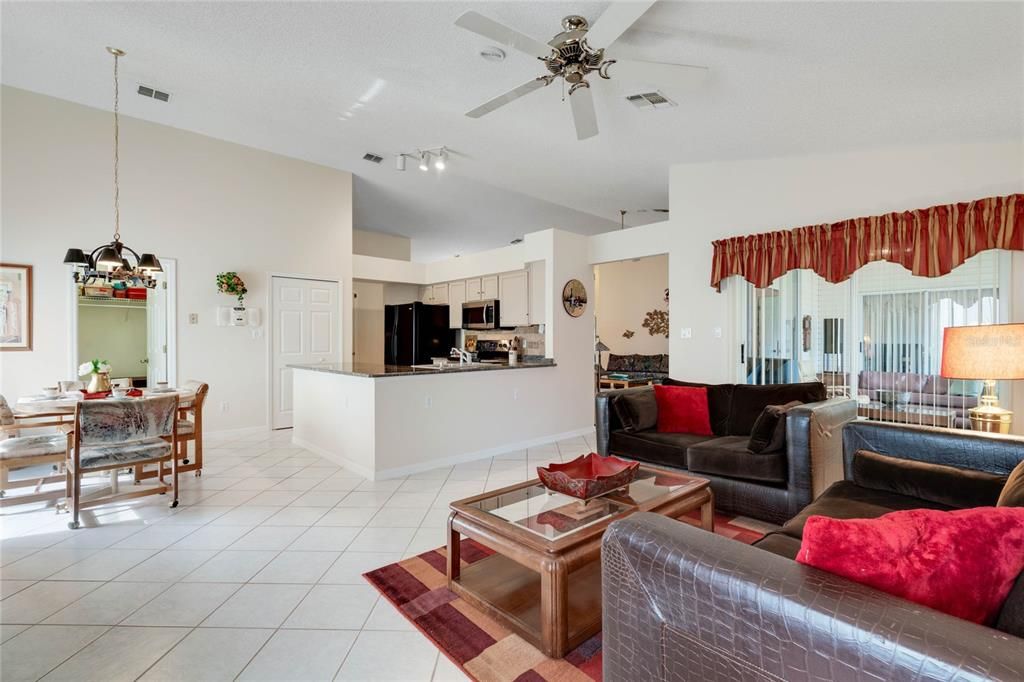 Active With Contract: $299,000 (2 beds, 2 baths, 1980 Square Feet)