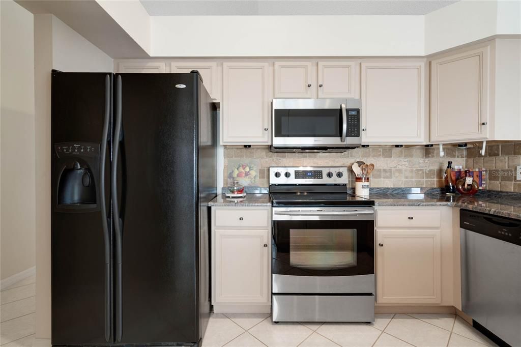 Active With Contract: $299,000 (2 beds, 2 baths, 1980 Square Feet)