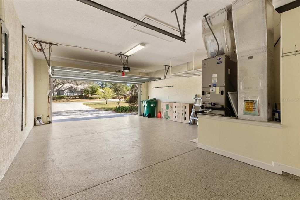 Activo con contrato: $390,000 (4 camas, 3 baños, 1991 Pies cuadrados)