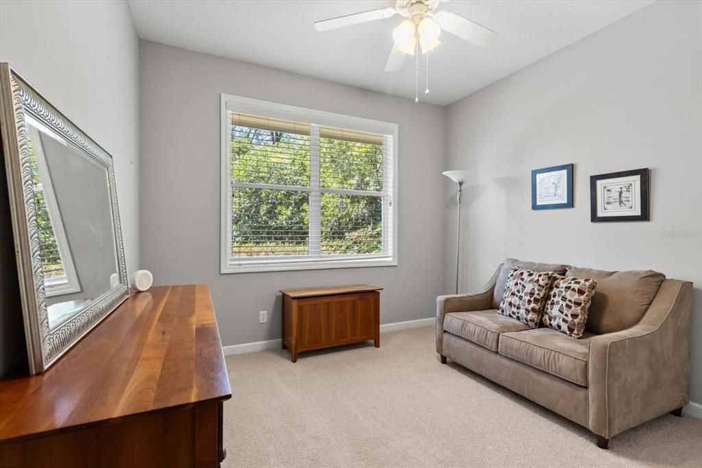 Activo con contrato: $390,000 (4 camas, 3 baños, 1991 Pies cuadrados)