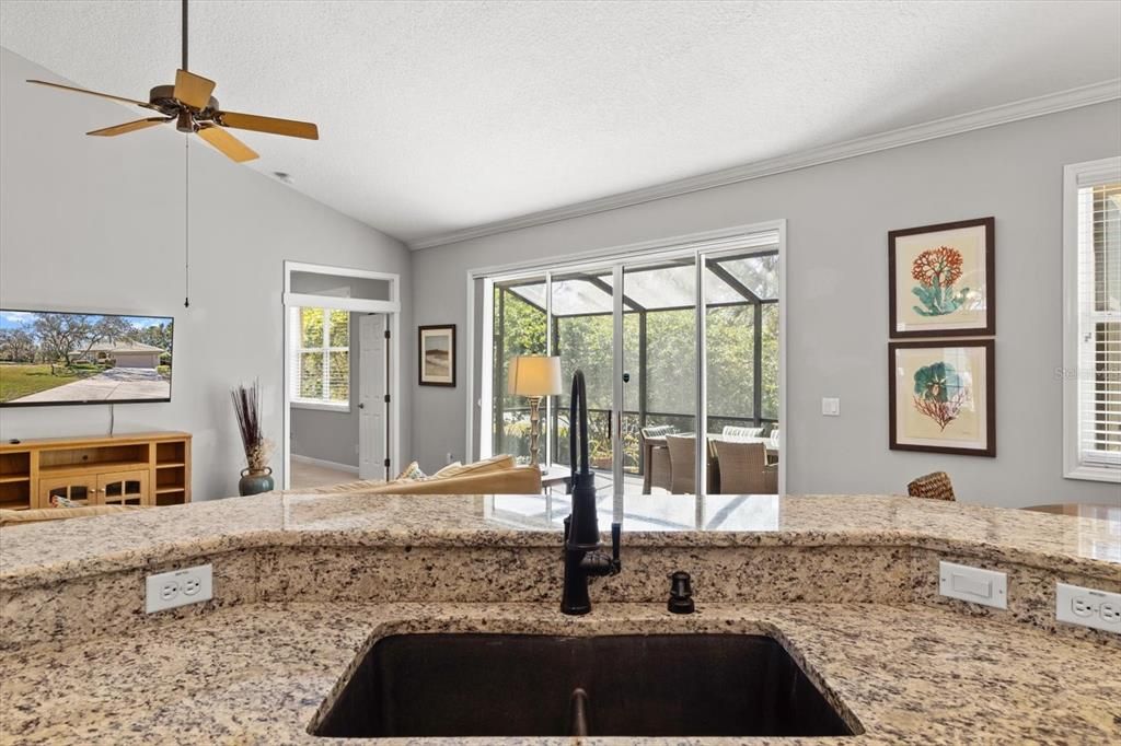 Activo con contrato: $390,000 (4 camas, 3 baños, 1991 Pies cuadrados)