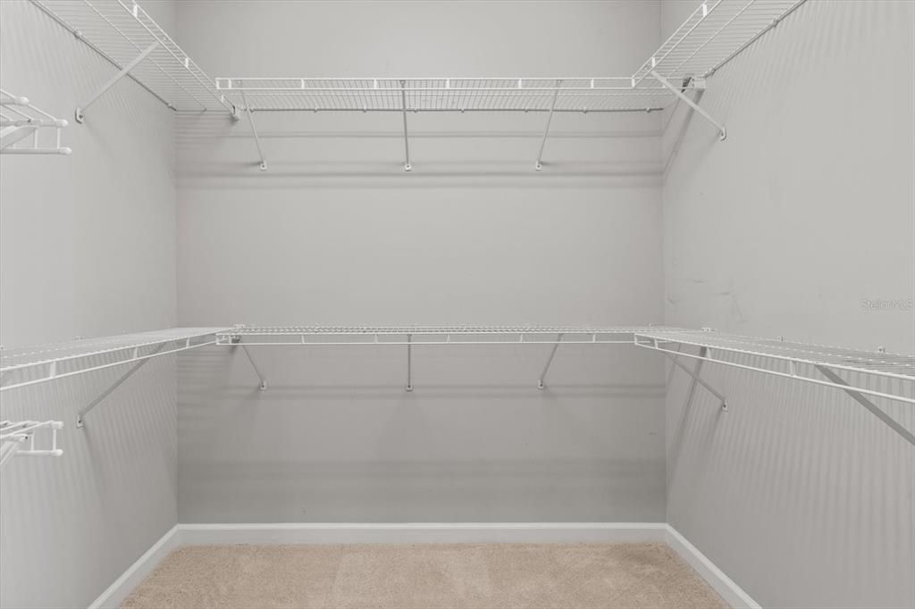 Activo con contrato: $390,000 (4 camas, 3 baños, 1991 Pies cuadrados)