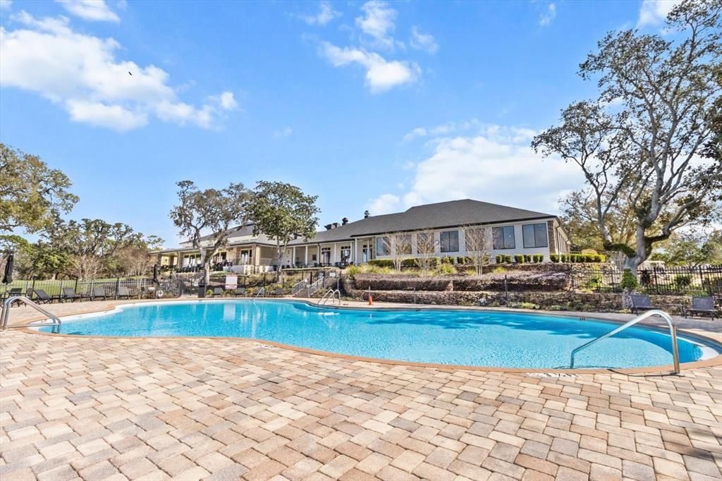 Activo con contrato: $390,000 (4 camas, 3 baños, 1991 Pies cuadrados)