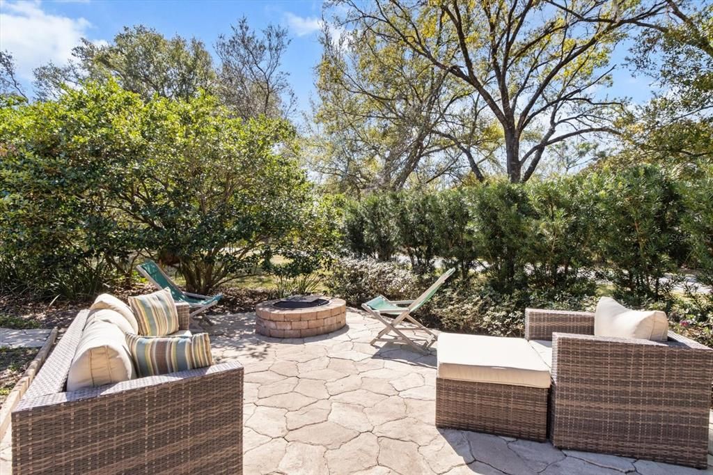 Activo con contrato: $390,000 (4 camas, 3 baños, 1991 Pies cuadrados)