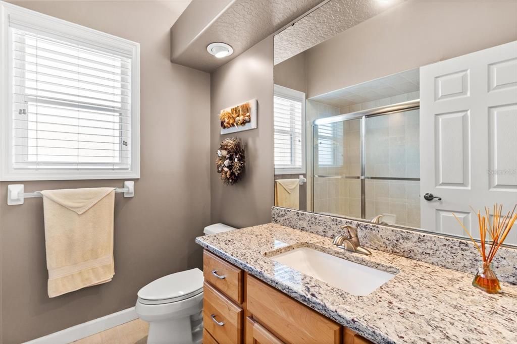 Activo con contrato: $390,000 (4 camas, 3 baños, 1991 Pies cuadrados)