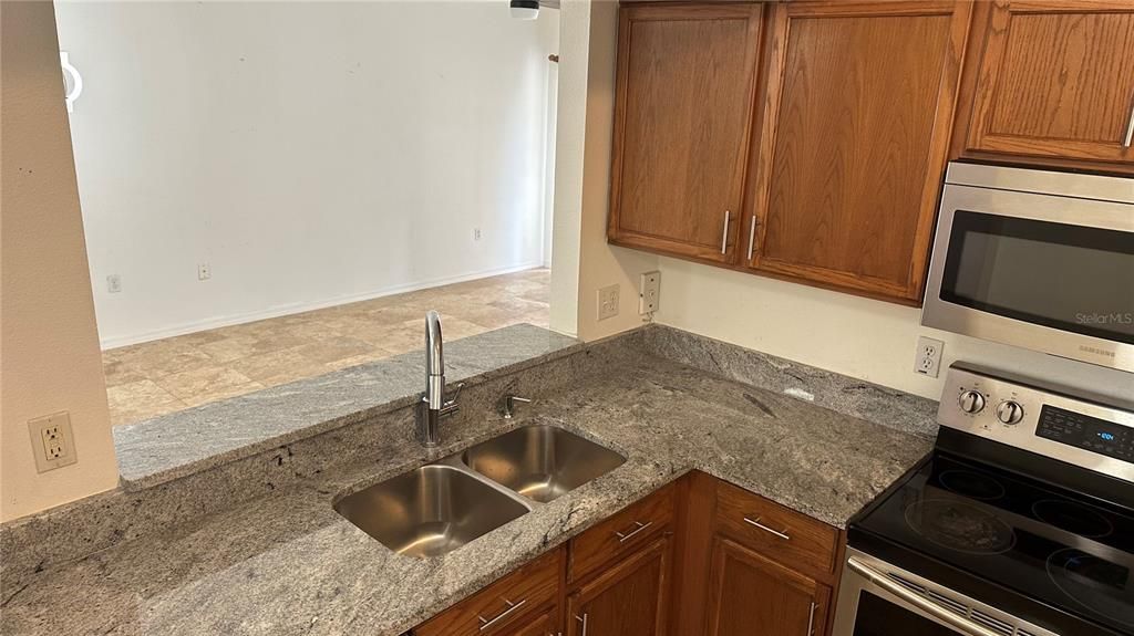 待售: $209,900 (3 贝兹, 2 浴室, 1151 平方英尺)