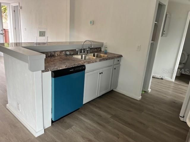 For Sale: $299,900 (3 beds, 2 baths, 1080 Square Feet)