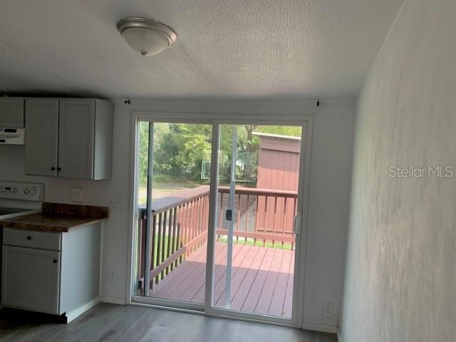 For Sale: $299,900 (3 beds, 2 baths, 1080 Square Feet)