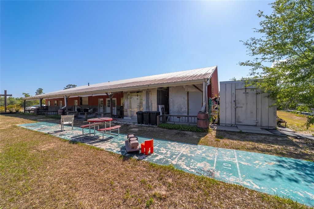 For Sale: $975,000 (5 beds, 4 baths, 6150 Square Feet)