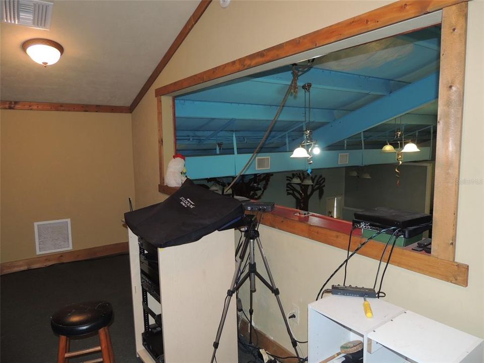 For Sale: $975,000 (5 beds, 4 baths, 6150 Square Feet)