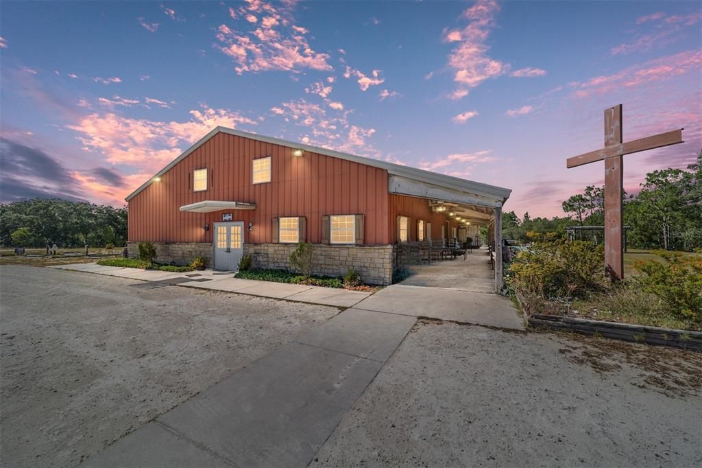 For Sale: $975,000 (5 beds, 4 baths, 6150 Square Feet)