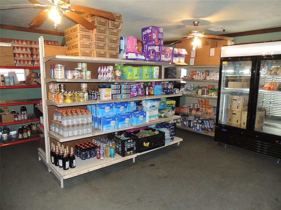 For Sale: $975,000 (5 beds, 4 baths, 6150 Square Feet)