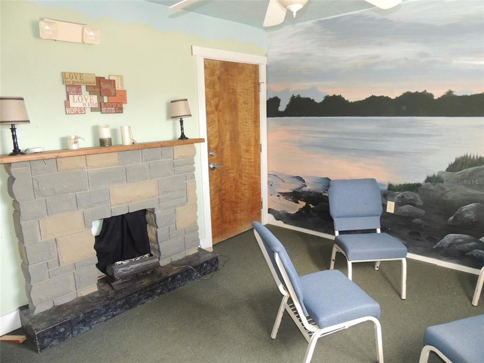 For Sale: $975,000 (5 beds, 4 baths, 6150 Square Feet)