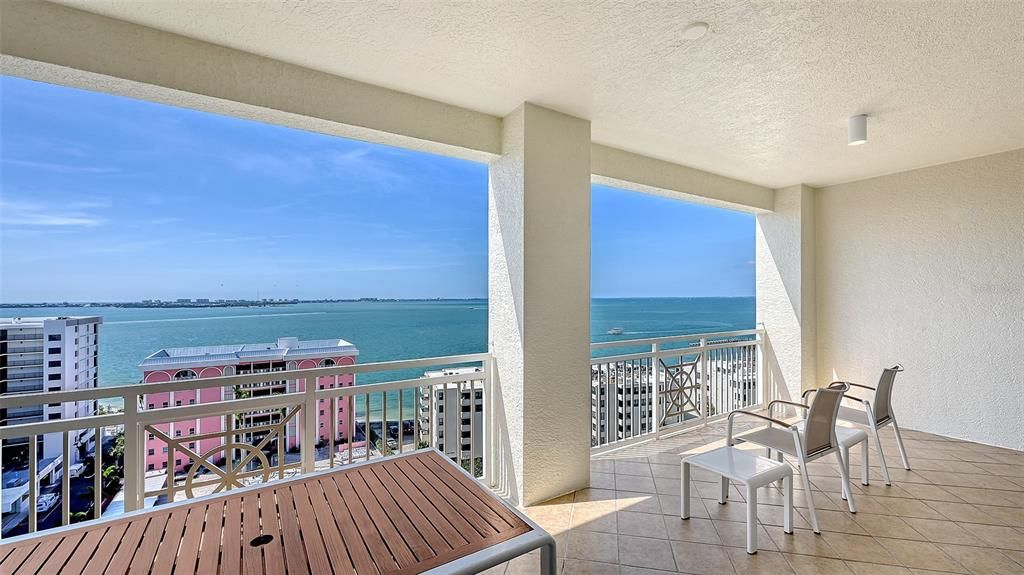 Active With Contract: $3,690,000 (3 beds, 3 baths, 3751 Square Feet)