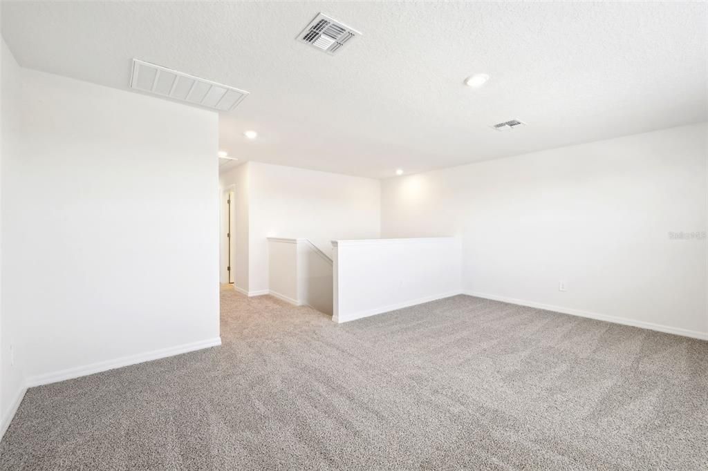 Под контрактом: $329,000 (4 спален, 2 ванн, 2503 Квадратных фут)