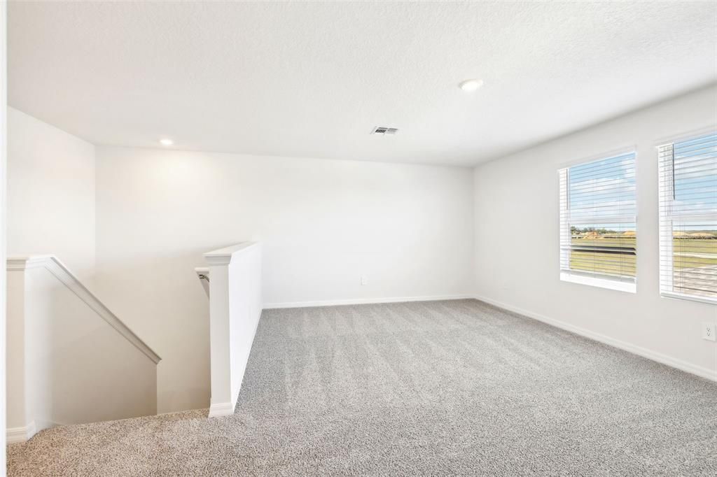 Под контрактом: $329,000 (4 спален, 2 ванн, 2503 Квадратных фут)