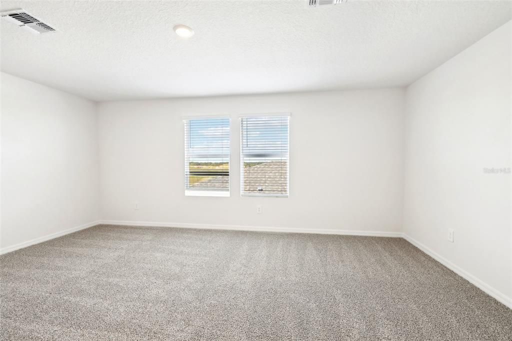 Под контрактом: $329,000 (4 спален, 2 ванн, 2503 Квадратных фут)