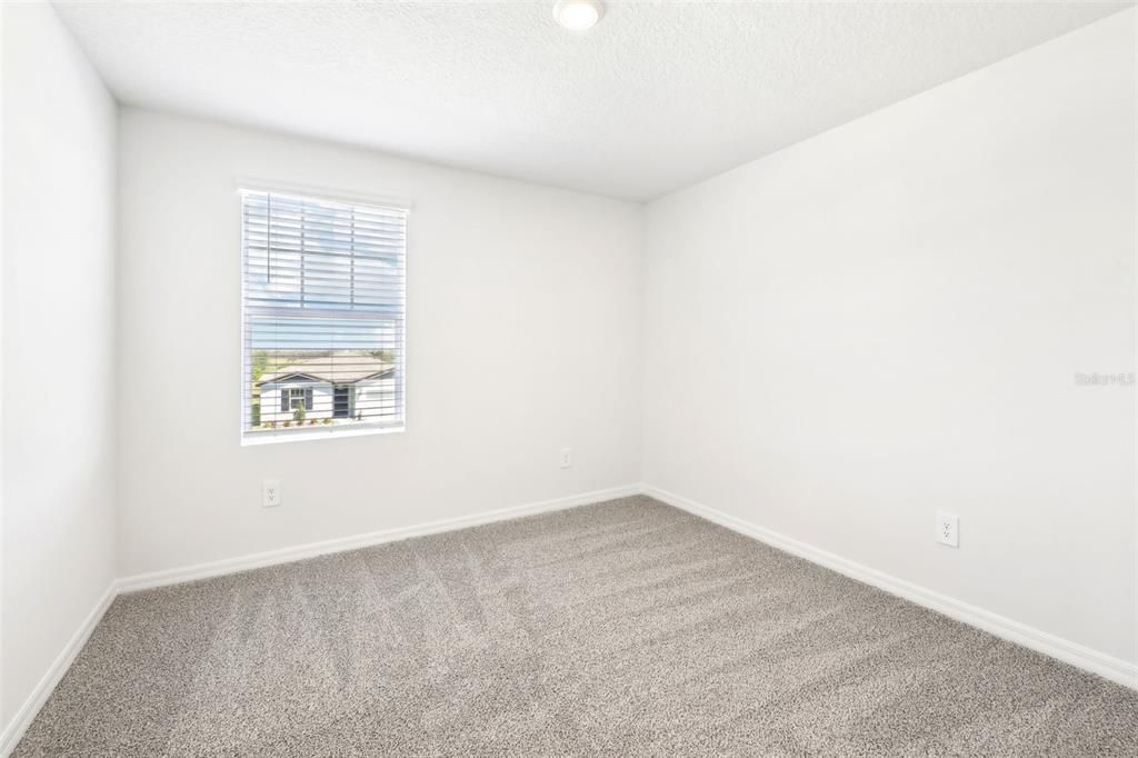 Под контрактом: $329,000 (4 спален, 2 ванн, 2503 Квадратных фут)